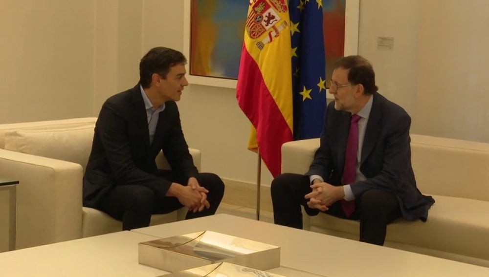 Rajoy y Sánchez se reúnen en Moncloa un año después de su último encuentro