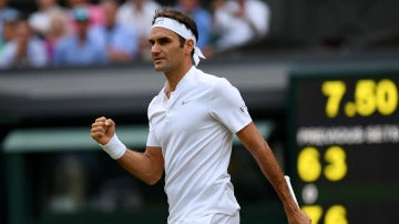 Roger Federer celebra un punto ante Lajovic