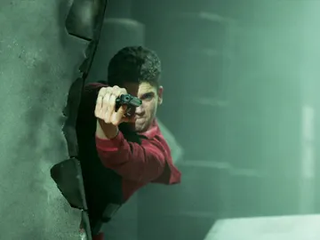 Nos liamos a tiros en 'La casa de papel' para crear una secuencia explosiva Nos liamos a tiros en 'La casa de papel' para crear una secuencia explosiva
