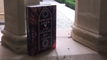Un ejemplar de 'Las ventanas del cielo' escondido en una catedral Un ejemplar de 'Las ventanas del cielo' escondido en una catedral