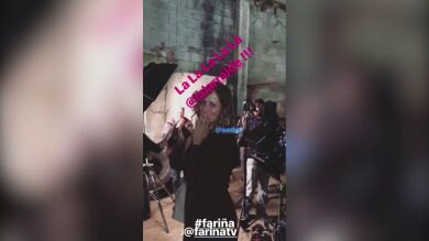 El caluroso aplauso de los actores de 'Fariña' a Marta Larralde