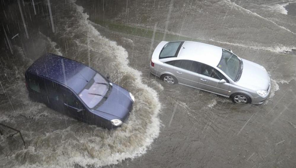Madrid, anegado bajo un aguacero: Desvíos de vuelos, inundaciones y grandes retenciones