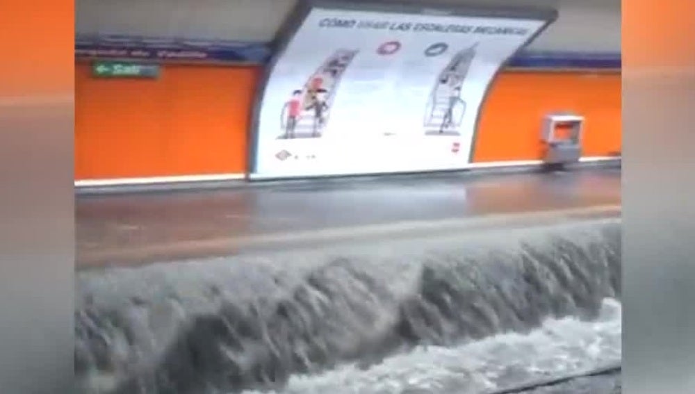 Una estación del metro de Madrid inundada