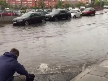 La tromba de agua en Madrid deja más de 150 avisos a los Bomberos de la comunidad La tromba de agua en Madrid deja más de 150 avisos a los Bomberos de la comunidad