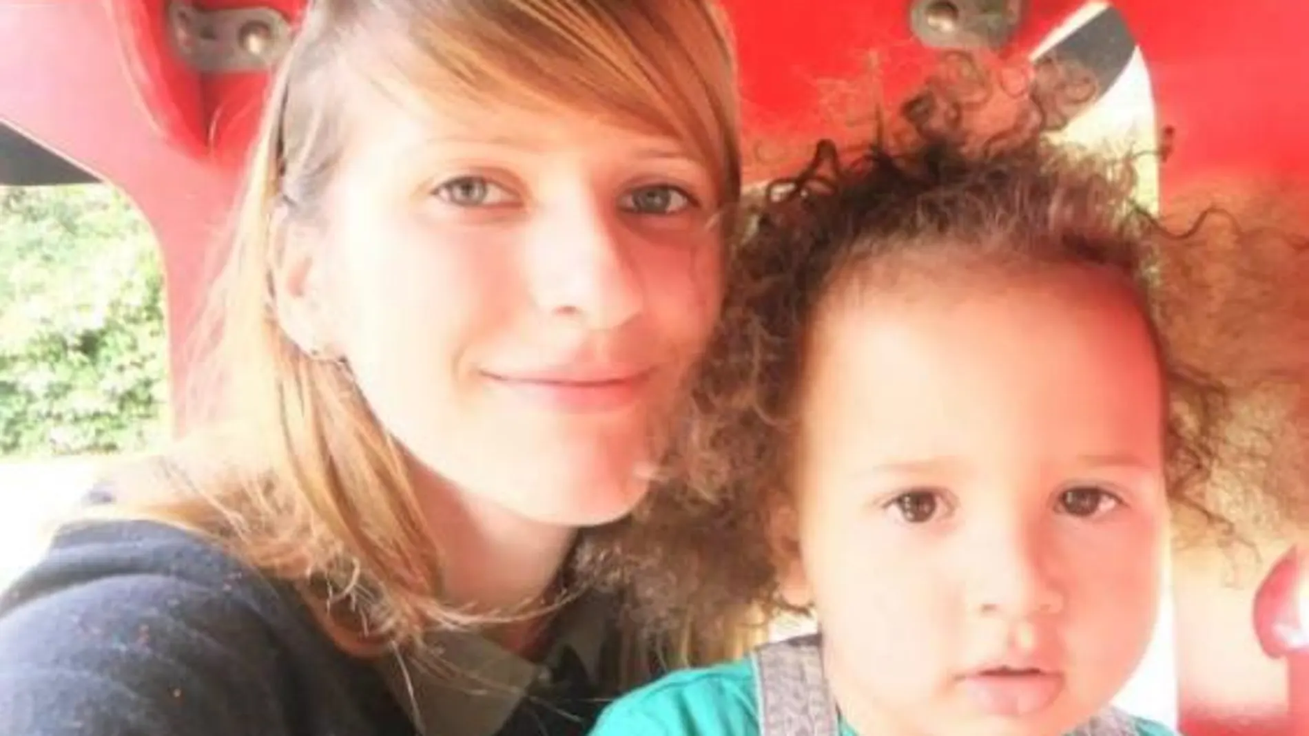 Alex Malcolm, de cinco años, con su madre Lilya Breha Alex Malcolm, de cinco años, con su madre Lilya Breha