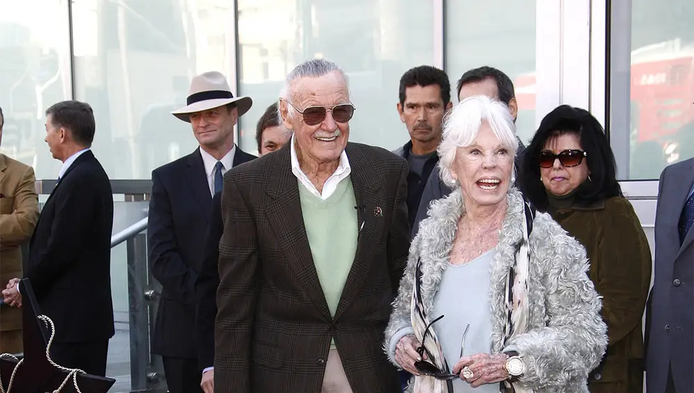 Stan Lee junto a su mujer Joan