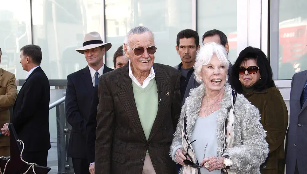 Stan Lee junto a su mujer Joan Stan Lee junto a su mujer Joan
