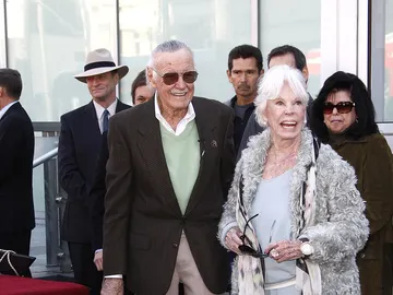 Stan Lee junto a su mujer Joan Stan Lee junto a su mujer Joan