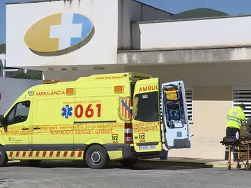 Un joven de 27 años, en estado crítico tras practicar 'balconing' en un hotel de Ibiza Un joven de 27 años, en estado crítico tras practicar 'balconing' en un hotel de Ibiza