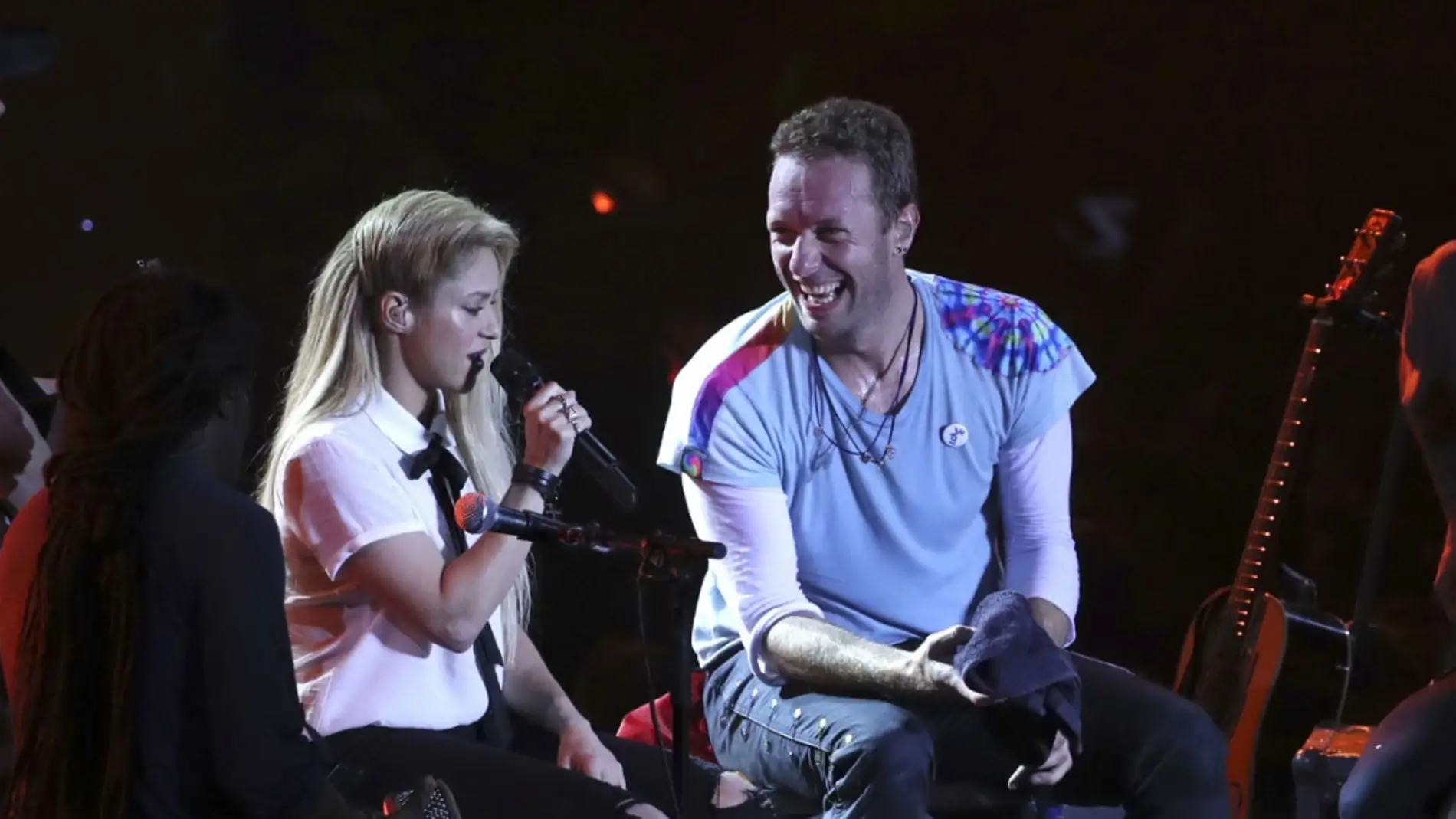 Shakira y Chris Martin durante su actuación en el Global Citizen 2017
