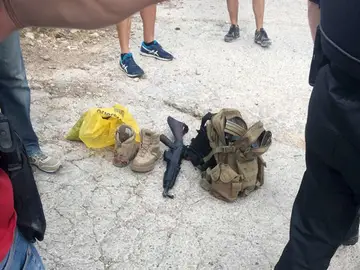 Armas icautadas al hombre detenido por tirotear junto al tanatorio de Gavà (Barcelona) Armas icautadas al hombre detenido por tirotear junto al tanatorio de Gavà (Barcelona)
