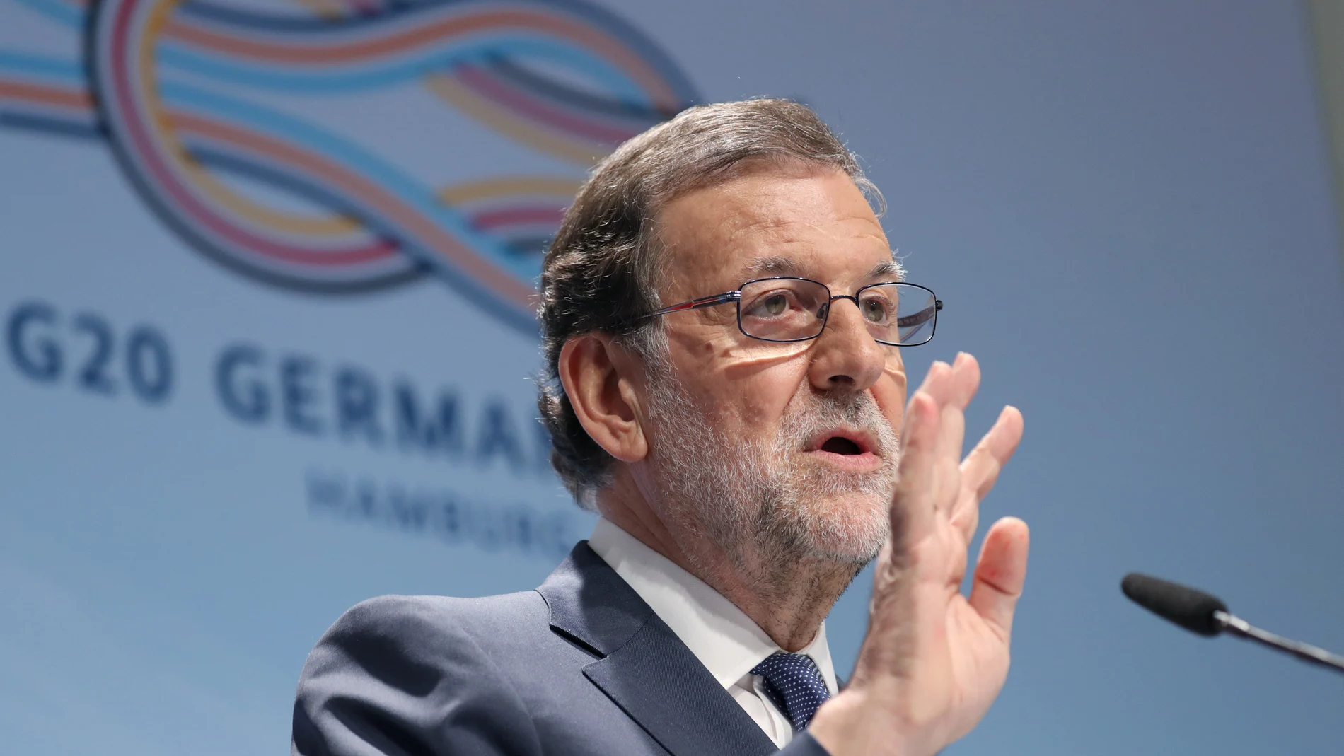 El presidente del Gobierno, Mariano Rajoy, durante la rueda de prensa que ha ofrecido hoy al término de la cumbre del G20 celebrada en Hamburgo (Alemania) El presidente del Gobierno, Mariano Rajoy, durante la rueda de prensa que ha ofrecido hoy al término de la cumbre del G20 celebrada en Hamburgo (Alemania)