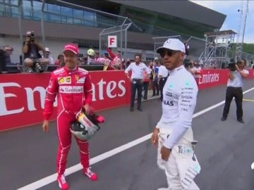 La 'cobra' de Hamilton a Vettel en público: se niega a darle la mano a Vettel en público