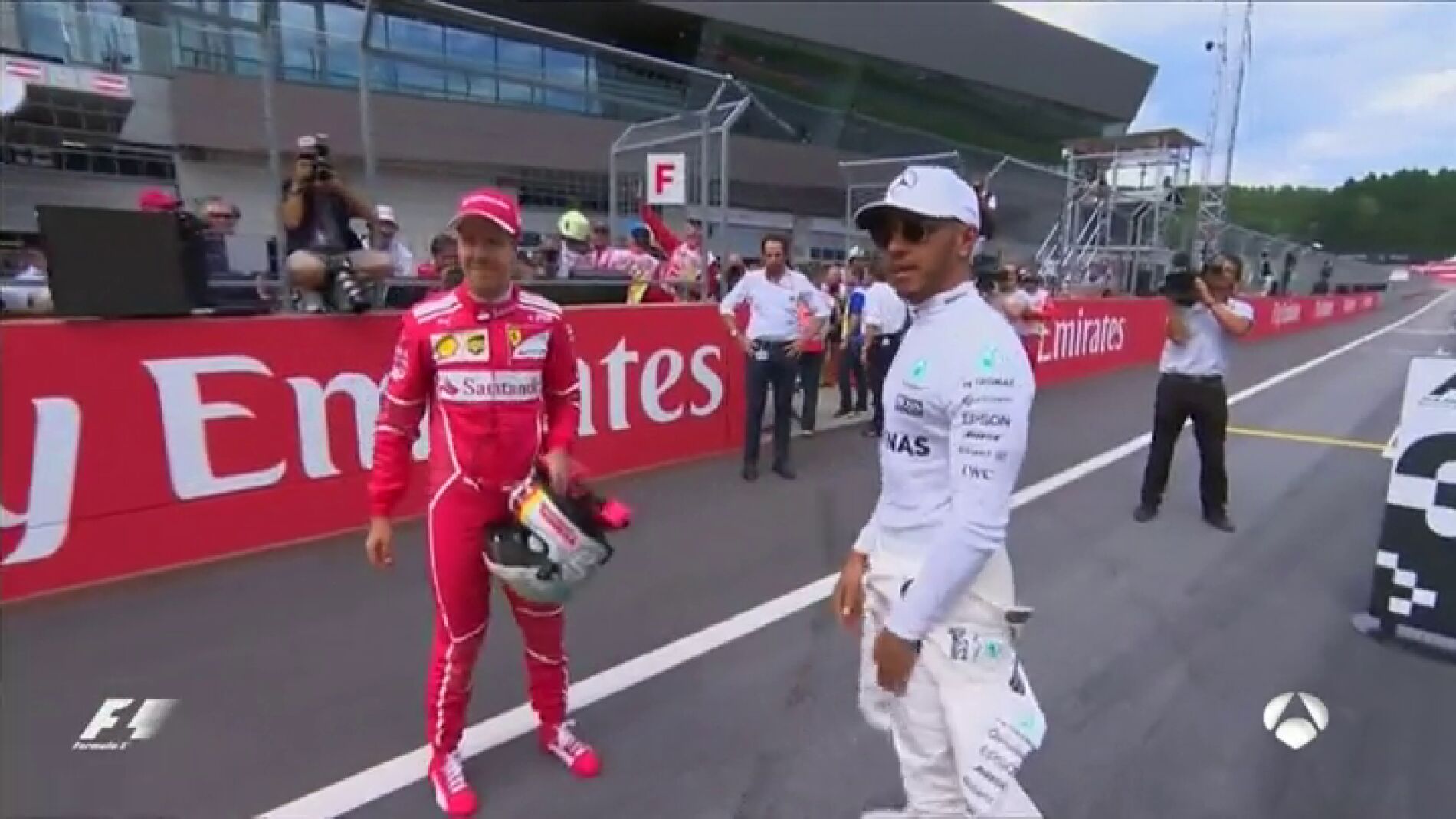 La 'cobra' de Hamilton a Vettel en p&uacute;blico: se niega a darle la mano a Vettel en p&uacute;blico