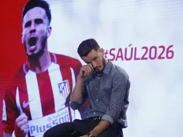 Saúl, emocionado en su acto de renovación Saúl, emocionado en su acto de renovación