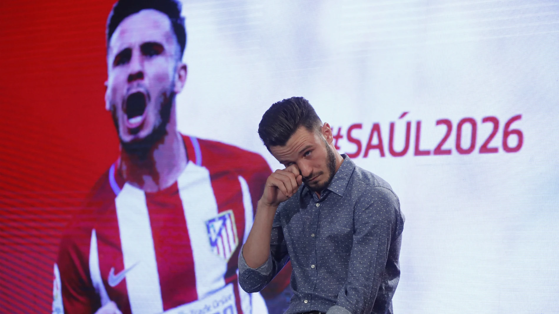 Saúl, emocionado en su acto de renovación Saúl, emocionado en su acto de renovación