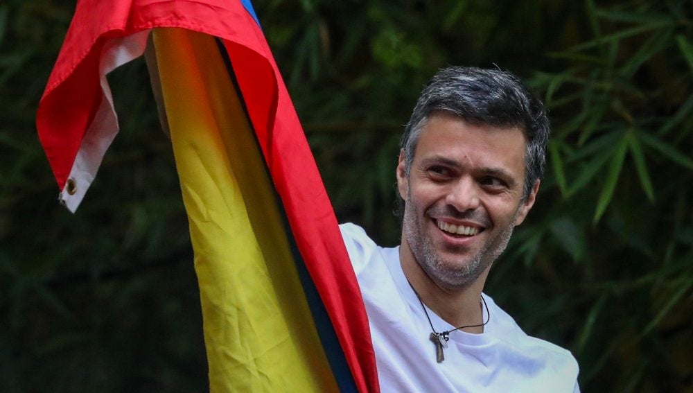 Leopoldo López tras salir de la cárcel en Venezuela