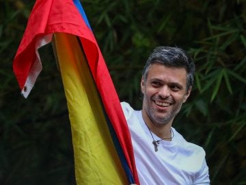 Leopoldo López tras salir de la cárcel en Venezuela