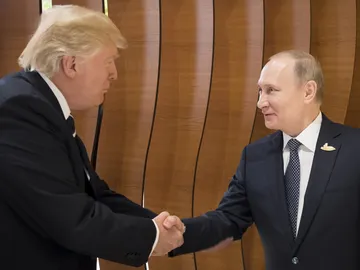 El presidente estadounidense, Donald J. Trump, y el presidente ruso, Vladímir Putin, en la cumbre de líderes de estado y gobierno del G20 El presidente estadounidense, Donald J. Trump, y el presidente ruso, Vladímir Putin, en la cumbre de líderes de estado y gobierno del G20
