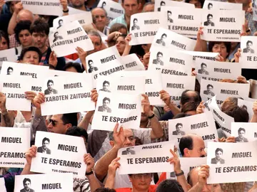 Manifestación para pedir la liberación de Miguel Ángel Blanco Manifestación para pedir la liberación de Miguel Ángel Blanco