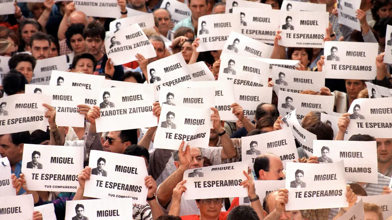 Hace 20 años, ETA secuestró a Miguel Ángel Blanco y dos días después fue asesinado