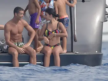Cristiano Ronaldo y Georgina Rodríguez comparten confidencias al alta mar Cristiano Ronaldo y Georgina Rodríguez comparten confidencias al alta mar