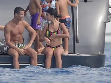Cristiano Ronaldo y Georgina Rodríguez comparten confidencias al alta mar Cristiano Ronaldo y Georgina Rodríguez comparten confidencias al alta mar