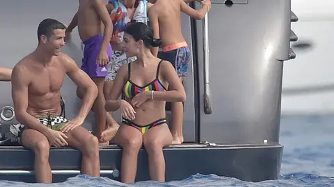 Cristiano Ronaldo y Georgina Rodríguez comparten confidencias al alta mar Cristiano Ronaldo y Georgina Rodríguez, de vacaciones