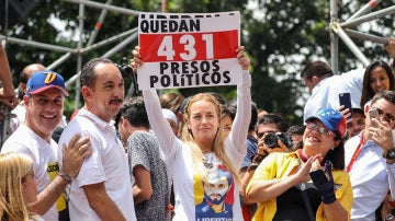 La esposa de Leopoldo López, Lilian Tintori, durante la marcha de opositores venezolanos