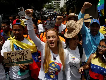 Lilian Tintori, en la marcha de los opositores venezolanos Lilian Tintori, en la marcha de los opositores venezolanos