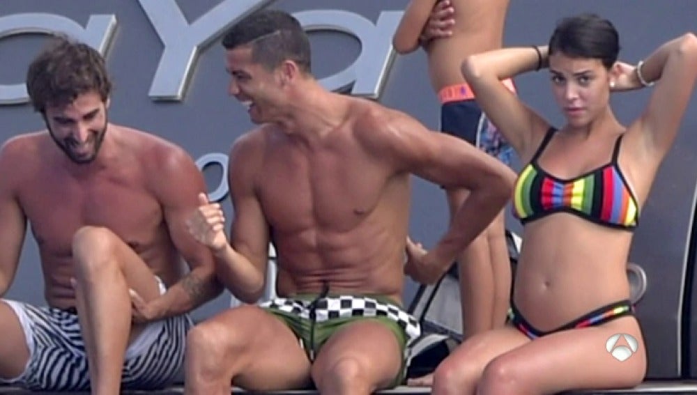 FOTOS: Así son las vacaciones de Cristiano Ronaldo en un lujoso yate en Formentera