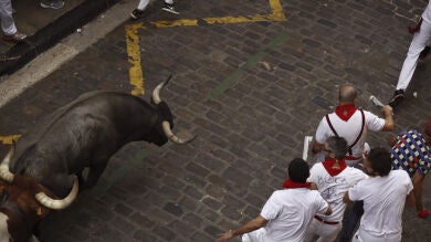 El Puerto de San Lorenzo debuta en Pamplona en un tercer encierro de San Fermín muy rápido y limpio