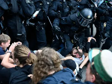 Nuevos disturbios y detenciones en Hamburgo tras cerrarse la cumbre del G20 Nuevos disturbios y detenciones en Hamburgo tras cerrarse la cumbre del G20