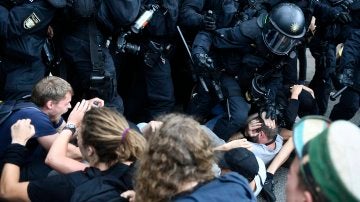 Nuevos disturbios y detenciones en Hamburgo tras cerrarse la cumbre del G20