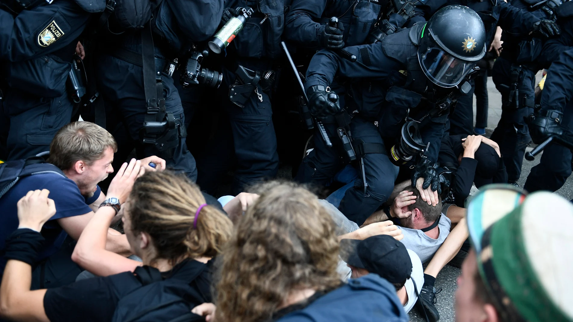 Nuevos disturbios y detenciones en Hamburgo tras cerrarse la cumbre del G20 Nuevos disturbios y detenciones en Hamburgo tras cerrarse la cumbre del G20
