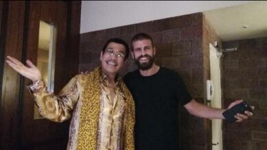 El baile más 'friki' de Piqué: se graba bailando y cantando con Pikotaro