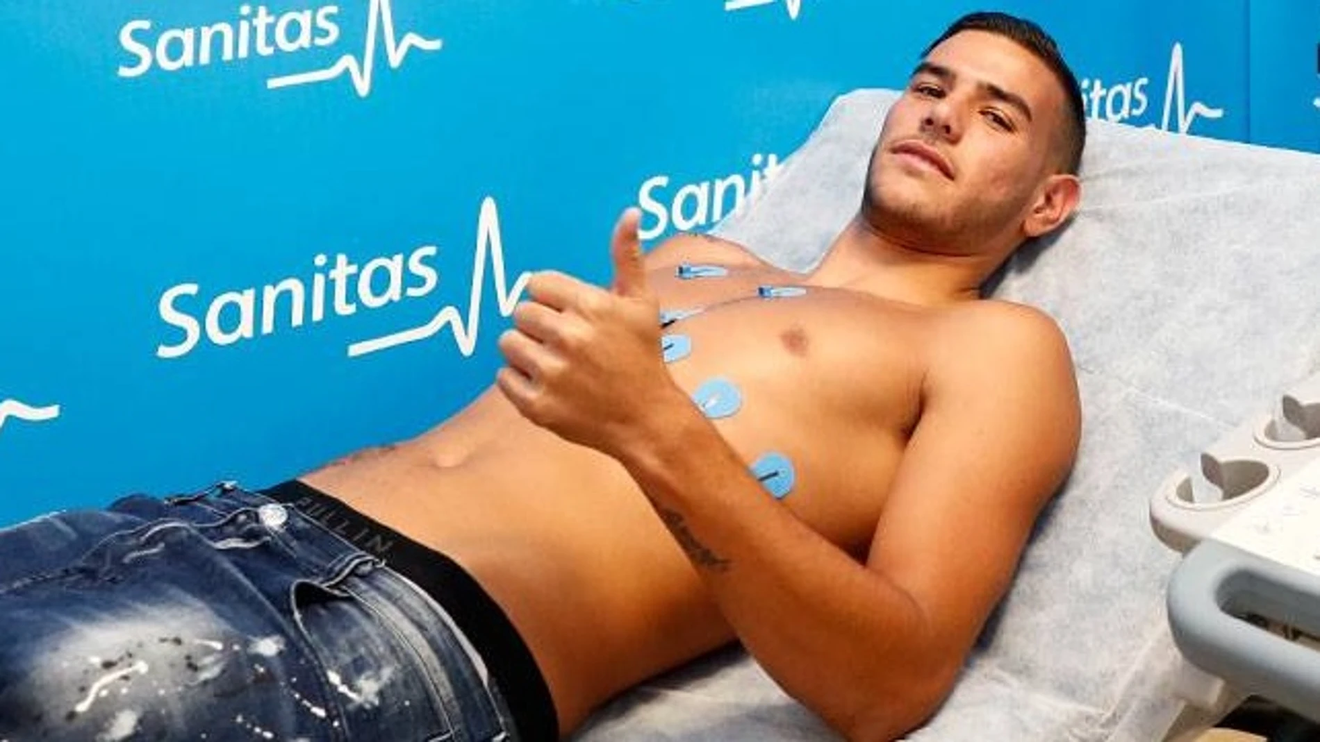 Theo Hernández pasa el reconocimiento médico con el Real Madrid Theo Hernández pasa el reconocimiento médico con el Real Madrid