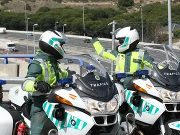 Dos guardias civiles de Tráfico Dos guardias civiles de Tráfico