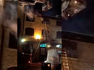 Incendio en el mercado Lock de Camden en Londres Incendio en el mercado Lock de Camden en Londres