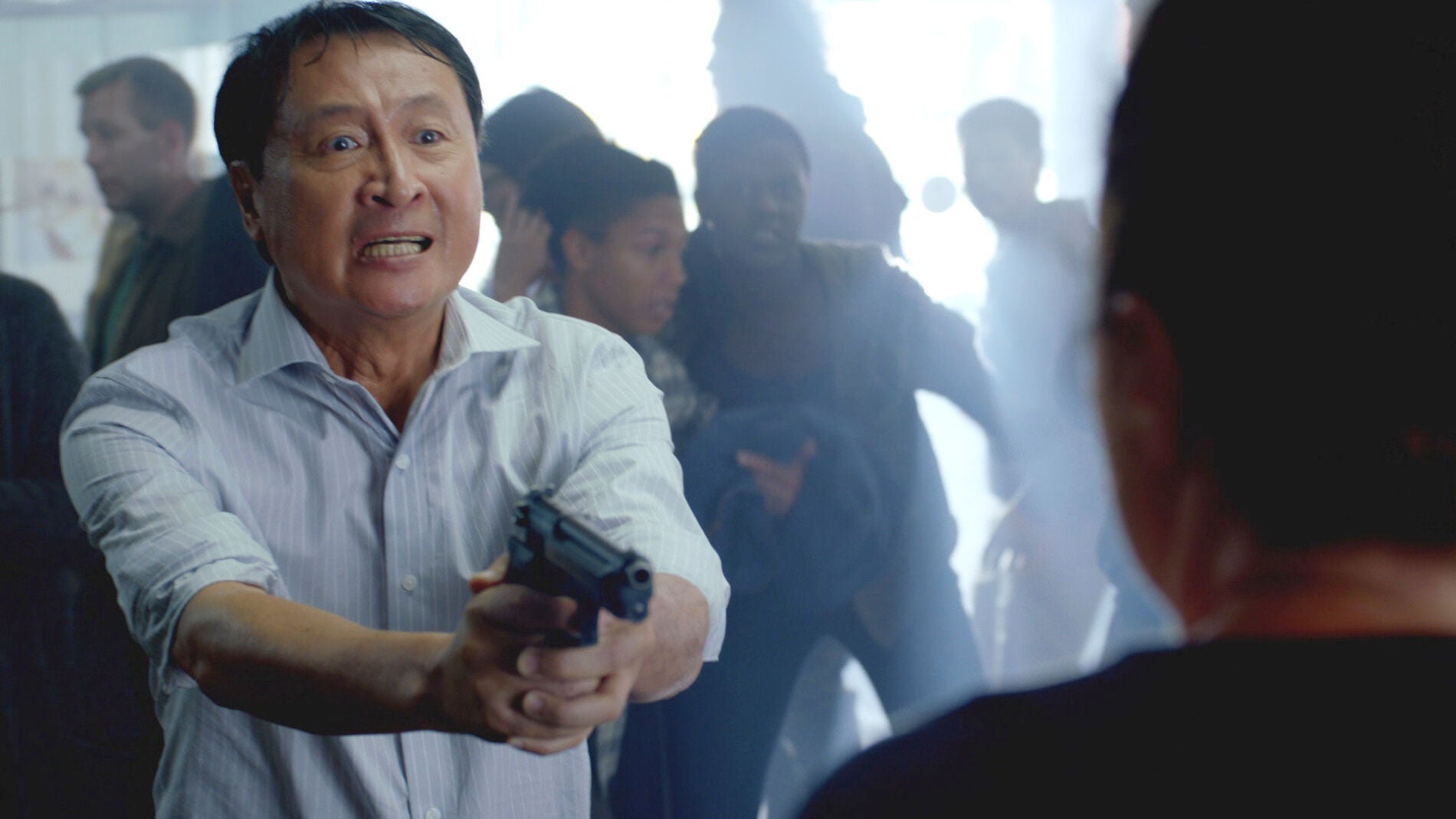 Leonard amenaza para que le operen