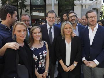Mariano Rajoy junto a Mari Mar Blanco, hermana de Miguel Ángel Blanco