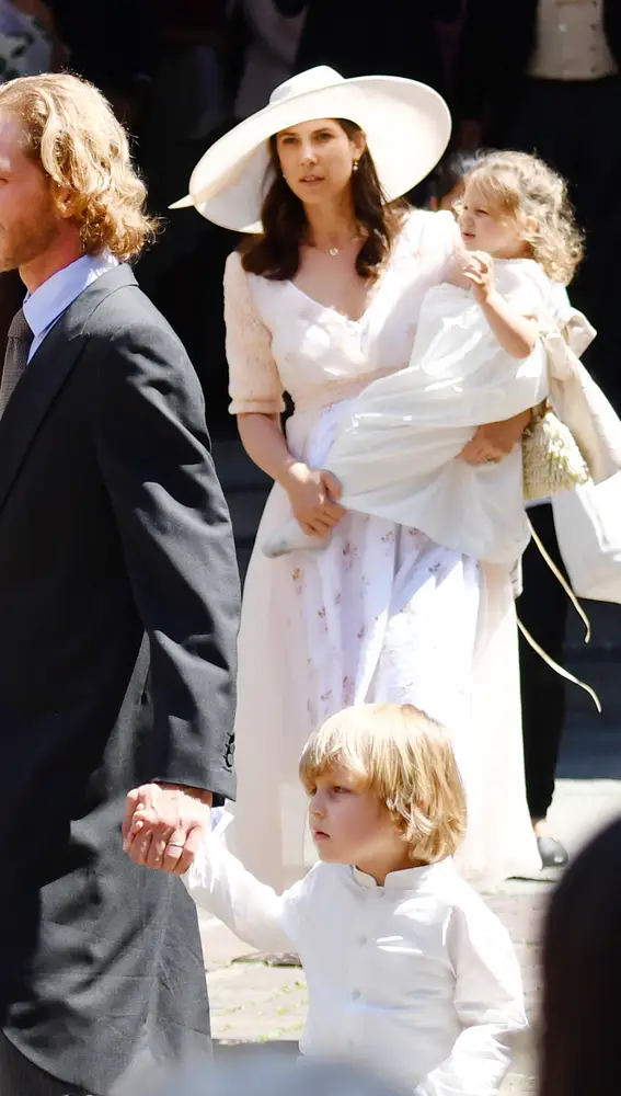 Andrea Casiraghi con toda su familia 