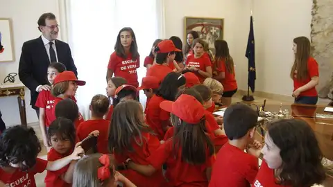 Mariano Rajoy con los niños en la Moncloa Mariano Rajoy con los niños en la Moncloa