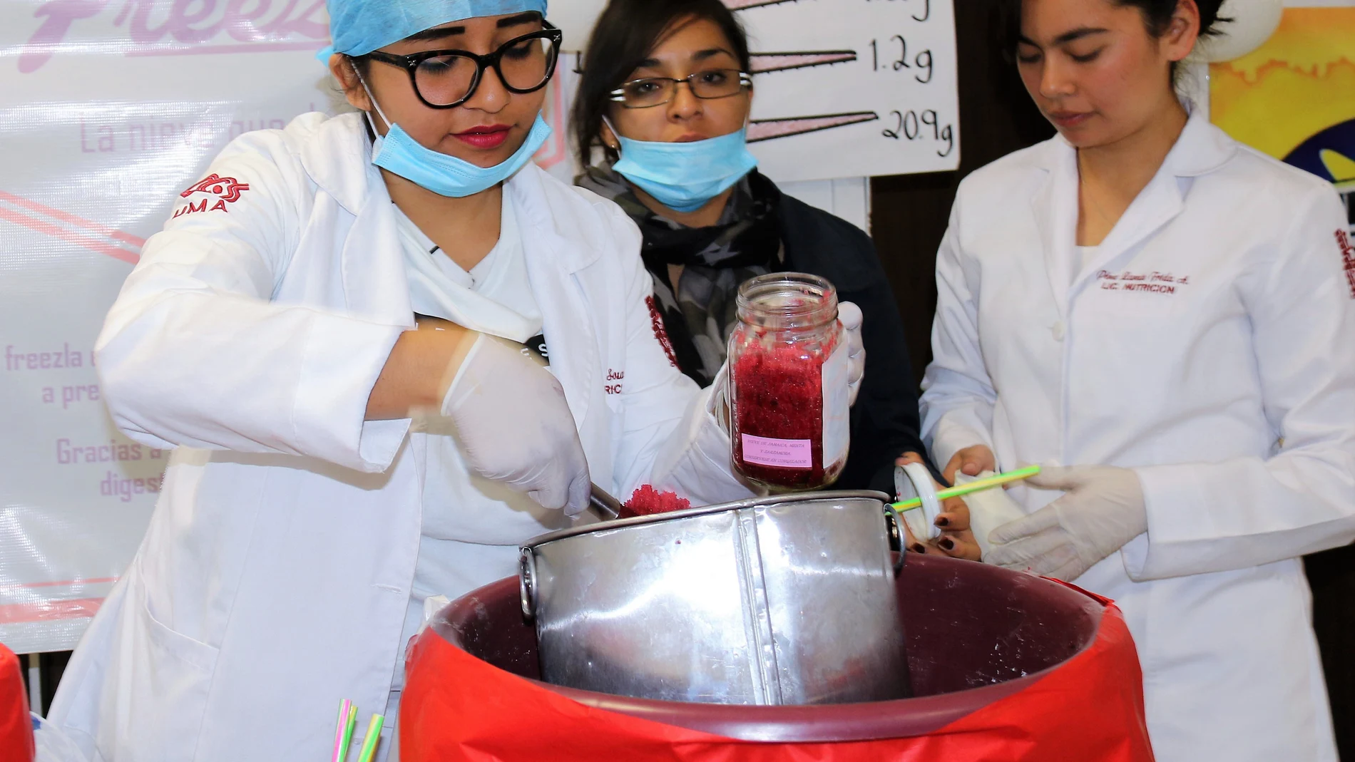 Estudiantes mexicanos elaboran un helado de jamaica que previene el envejecimiento Estudiantes mexicanos elaboran un helado de jamaica que previene el envejecimiento