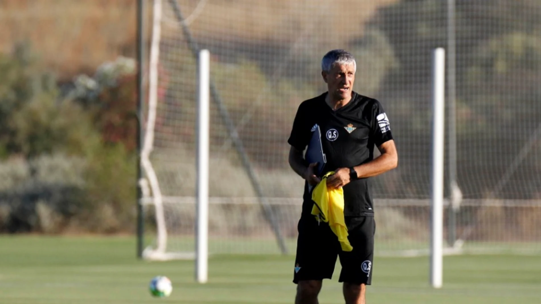 Quique Setién, en el entrenamiento del Betis Quique Setién, en el entrenamiento del Betis