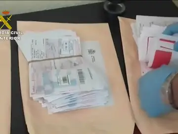 Cinco detenidos por falsificar recetas de jubilados para obtener fármacos de fecundación "in vitro" Cinco detenidos por falsificar recetas de jubilados para obtener fármacos de fecundación "in vitro"