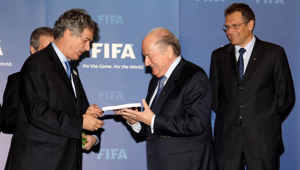 Ángel María Villar junto a Blatter