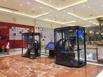 Un hombre en una cápsula de cristal Un hombre en una cápsula de cristal