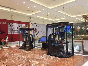 Un hombre en una cápsula de cristal Un hombre en una cápsula de cristal