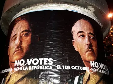 Carteles en contra de la votación del 1 de octubre en Barcelona Carteles en contra de la votación del 1 de octubre en Barcelona